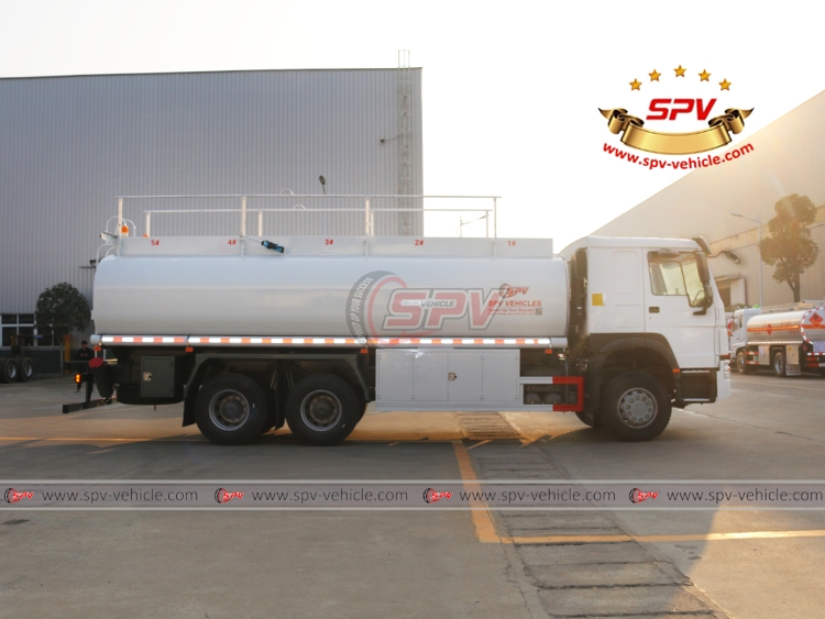 SPV-Vehicle - 22,000 Litres Fuel Tank Truck Sinotruk - Right Side View SPV-Vehicle - 22,000 Litres Fuel Tank Truck Sinotruk - Right Side View